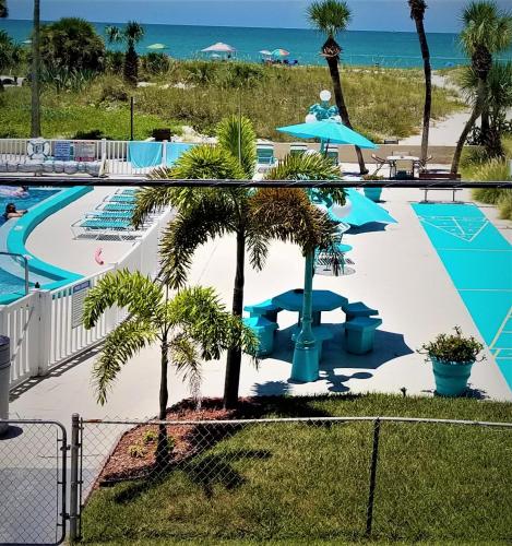 . Johns Pass Beach Motel