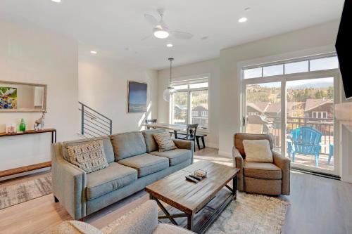 New Luxury Loft #3 - Huge Hot Tub & Great Views - 500 Dollars Of FREE Activities & Equipment Rentals Daily in Winter Park, USA
