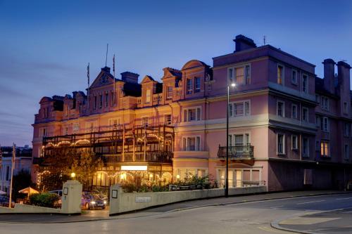 Norfolk Royale Hotel - image 2