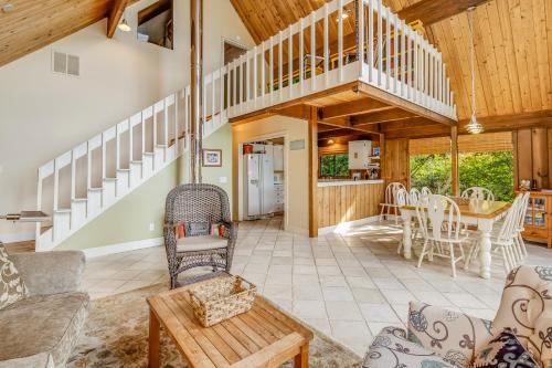 Cheryl's Bainbridge Chalet - image 3