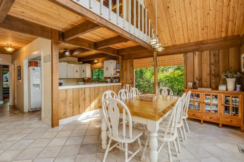 Cheryl's Bainbridge Chalet - image 7