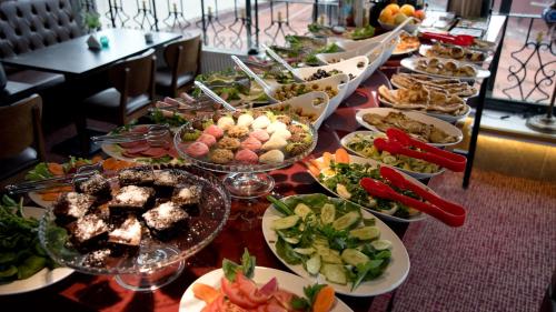 Grand Ambiance Hotel - image 11