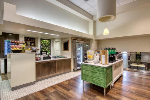 Holiday Inn & Suites Atlanta Airport North, an IHG Hotel