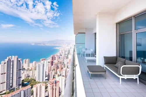  Luxury apartment on the 41st floor with stunning sea views, Pension in Benidorm