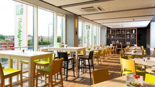Holiday Inn London West an IHG Hotel - image 3