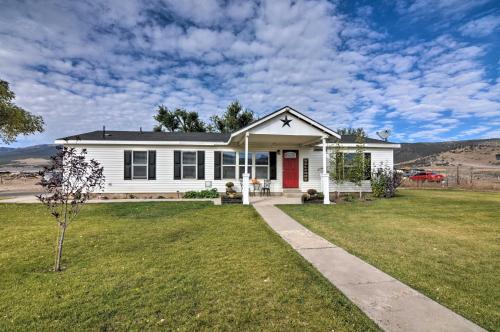 Bright & Beautiful Home, Explore Nat'l Parks! in Beaver