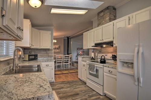 Bright & Beautiful Home, Explore Nat'l Parks! in Beaver