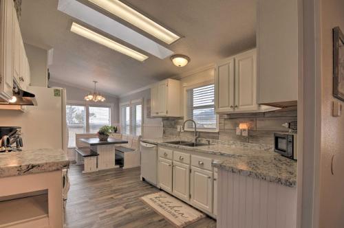 Bright & Beautiful Home, Explore Nat'l Parks! in Beaver