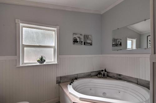 Bright & Beautiful Home, Explore Nat'l Parks! in Beaver