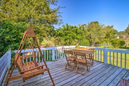 Pet-Friendly Home about 7 Mi to Historic District!