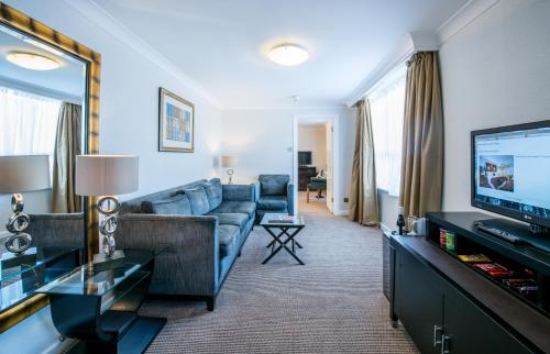 273755324 Holiday Inn London Kensington High St., an IHG Hotel