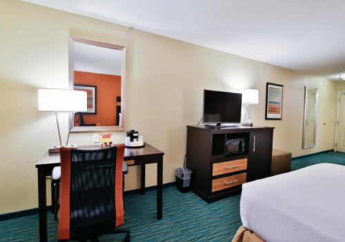 Standard Queen Room with Two Queen Beds and Mobility Accessible Roll-In Shower