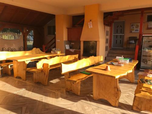 To- Party Panorama Panzio & Wellness in Kiszombora