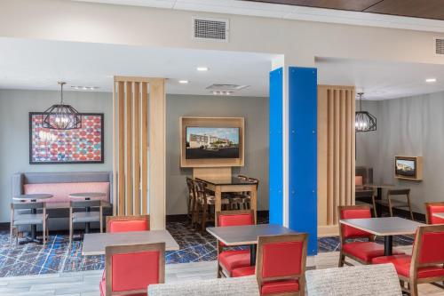 Holiday Inn Express & Suites Greenville S - Piedmont