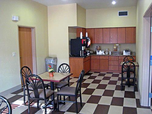 Motel 6-Fort Worth, TX Motel 6 Fort Worth is perfectly located for both business and leisure guests in Fort Worth (TX). Offering a variety of facilities and services, the hotel provides all you need for a good nights sleep