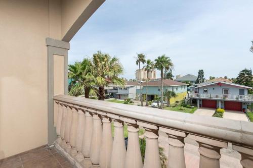 Casa Picasso Mediterranean Style Villa - image 5