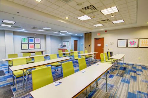 Holiday Inn Express Blacksburg an IHG Hotel - image 10