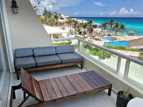 01 Ocean View Terrace cozy 1 bdrm apartment Beach Front Brisas Cancun Zona Hotelera