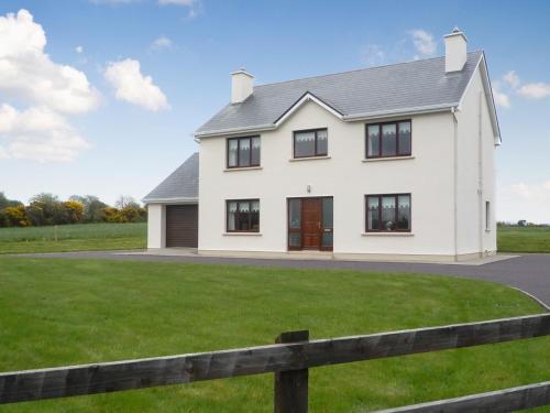 . Boherbue Holiday Home by Trident Holiday Homes
