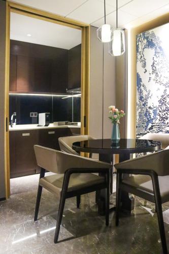 273805400 Kempinski Residences Guangzhou - Free shuttle between hotel and Exhibition Center during Canton Fair & Exhibitor registration Counter