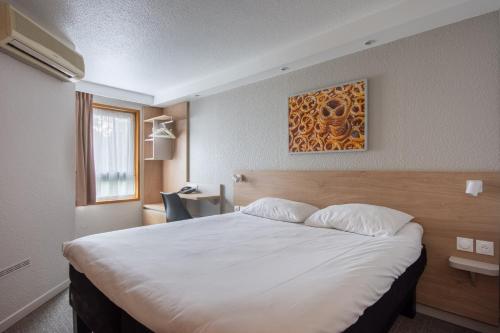 Guestroom, Brit Hotel Mulhouse Centre in Mulhouse City Center