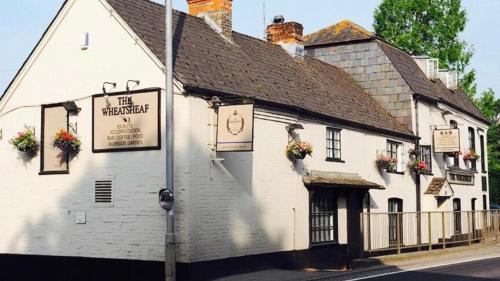 The Wheatsheaf - Accommodation - Salisbury