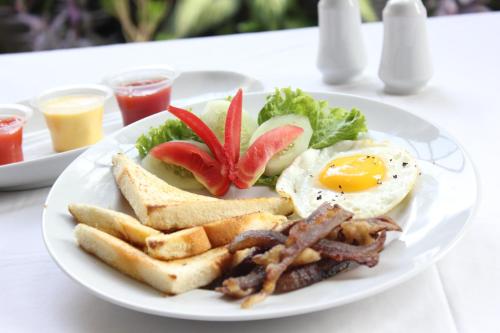 Food and beverages, Tirta Arsanta Hot Springs & Villa in Bogor