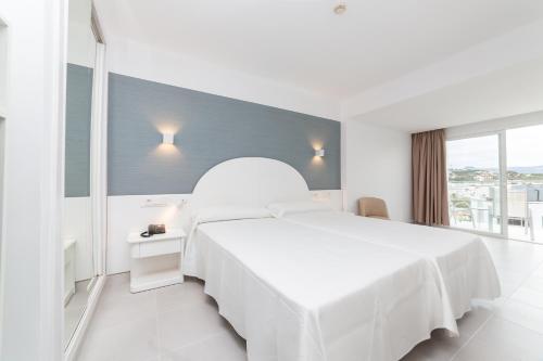 Reverence Life Hotel - Adults Only Room Type - Comfort Room with Side Sea View 