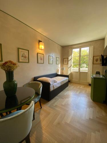 Suite with Balcony image 8