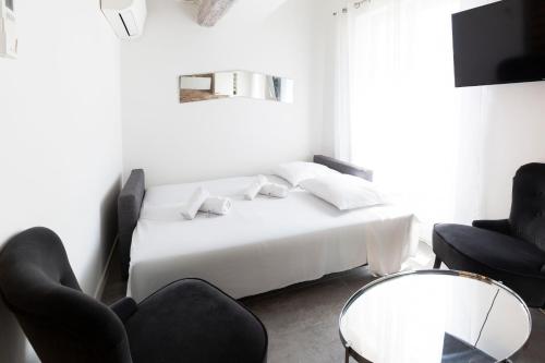 Town house in old Antibes Safranier discrict with jacuzzi 240 m2 gîte à louer La Fontonne