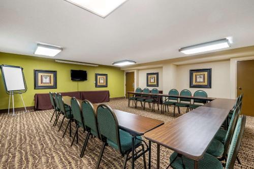 Comfort Inn & Suites St. Pete - Clearwater International Airport