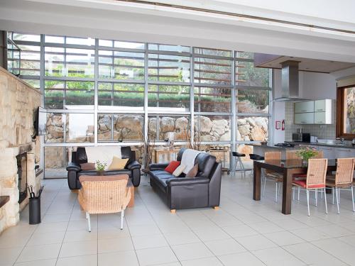 Villa Karavi in Pomos