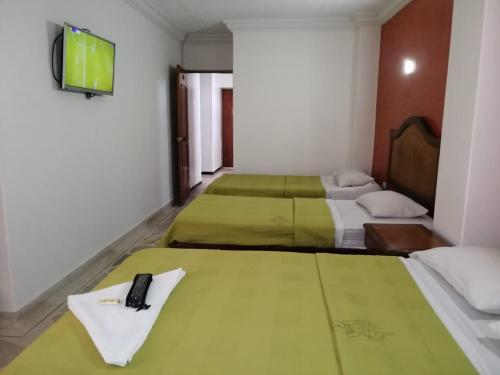 1 double bed, 2 twin beds