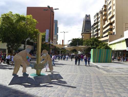 Apartosuites cerca del Boulevar de Sabana Grande y la Av. Solano