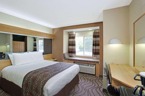 Microtel Inn & Suites by Wyndham Charlotte/University Place