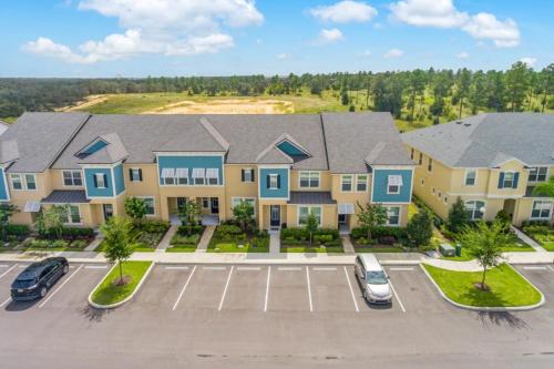 Solaras FINEST - 4 Bed 4 Bath Private Pool - image 5