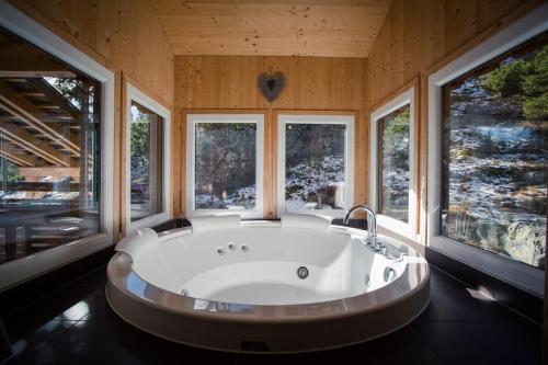 4 bedrooms, 6 beds