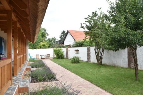 สวน, Kamillahaz in โปรอสซโล่