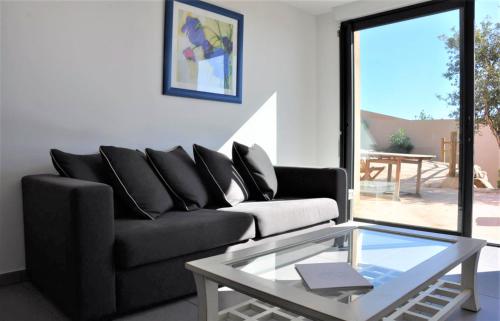Appartement moderne vue mer 180 et proche des plages - image 7