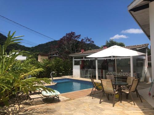 Casa com piscina ubatuba