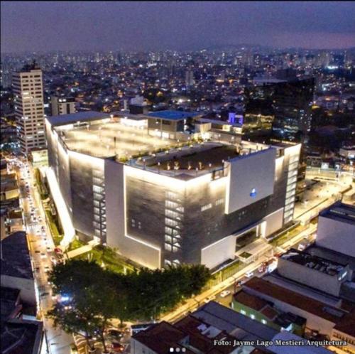 Quarto c/banheiro priv. A 300 mts do Metro Tucuruvi