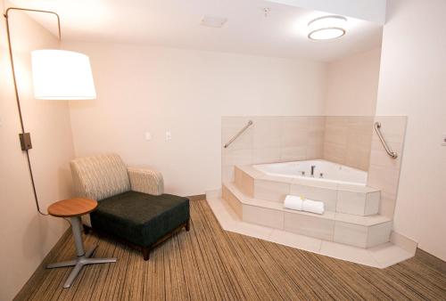 One-Bedroom Suite with Spa Bath