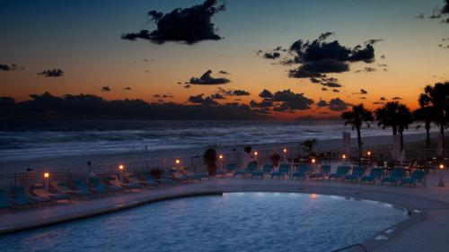 Holiday Inn Express & Suites Panama City Beach Beachfront, an IHG Hotel