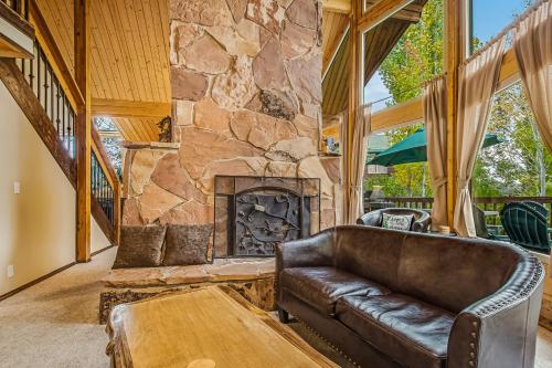 Aspen Hideaway Cabin - image 3