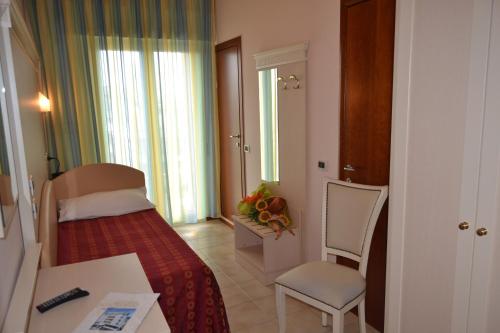 Single Room image 4