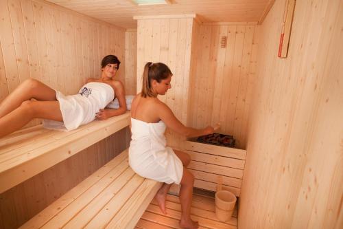 2 twin beds