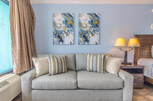 Oceanview King Suite - Fully Updated! - Landmark Resort 715 - Great Views! Sleeps 4 - image 2