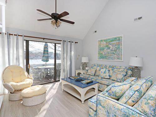 Sea Colony West Lake - image 5