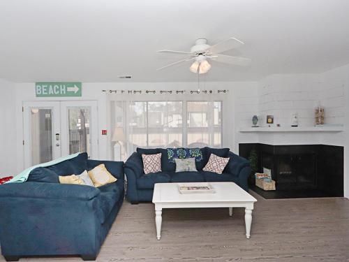 Sea Colony Singles - image 3