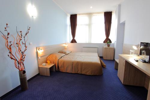 1 queen bed